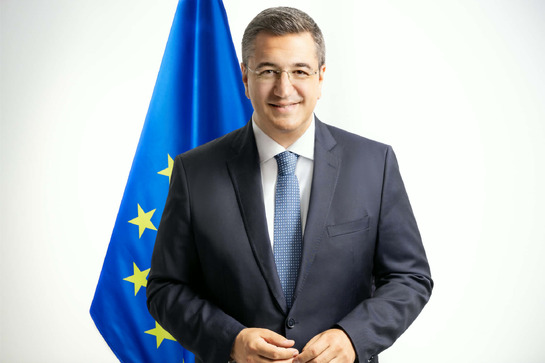 Απόστολος Τζιτζικώστας